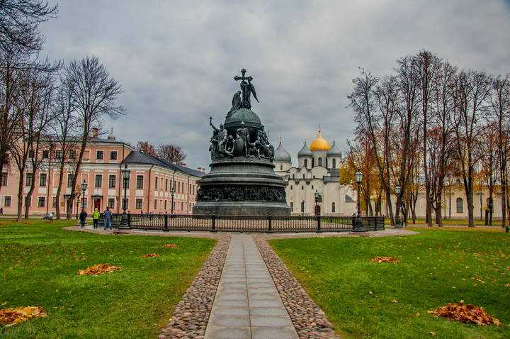 Памятник «тысячелетие россии»: самые спорные персонажи