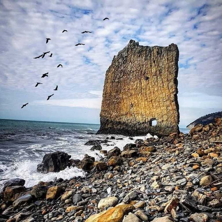 Скала парус – узнаваемая символика южного берега крыма