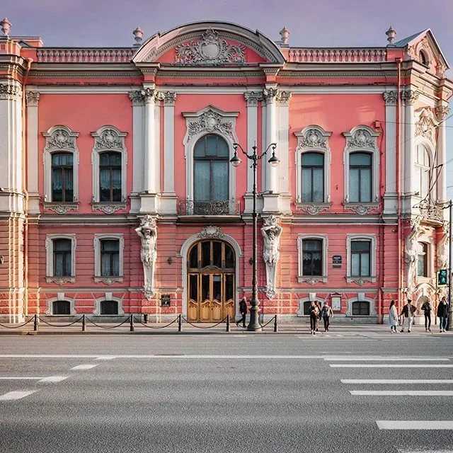 Дворец белосельских-белозерских в городе санкт-петербург