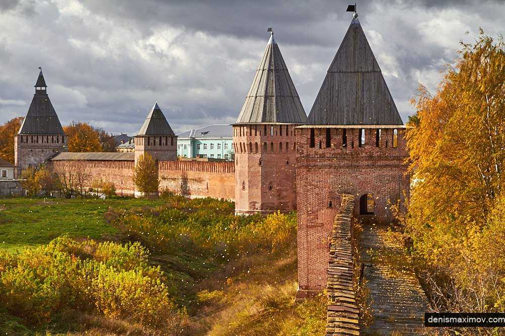 Смоленская крепость в городе смоленск