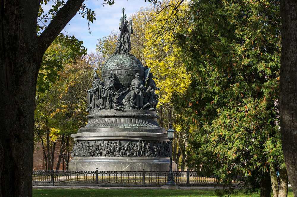 Памятник «тысячелетие россии»: что с ним не так