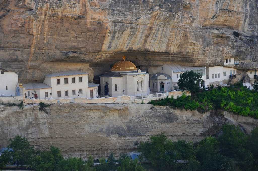 Пещерный город чуфут-кале в крыму: описание, история, экскурсии