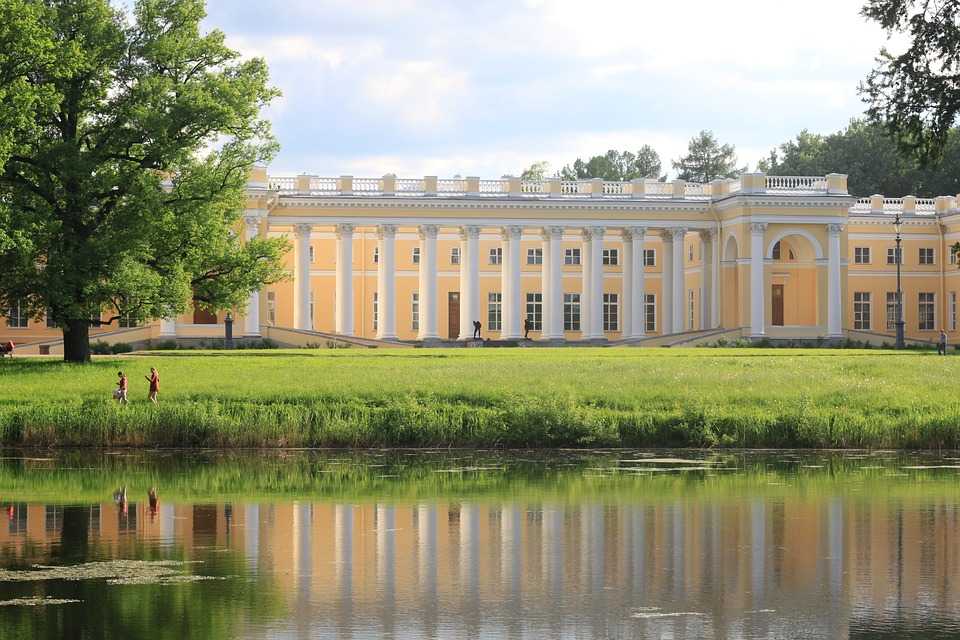 Александровский дворец – роскошный подарок русской царицы