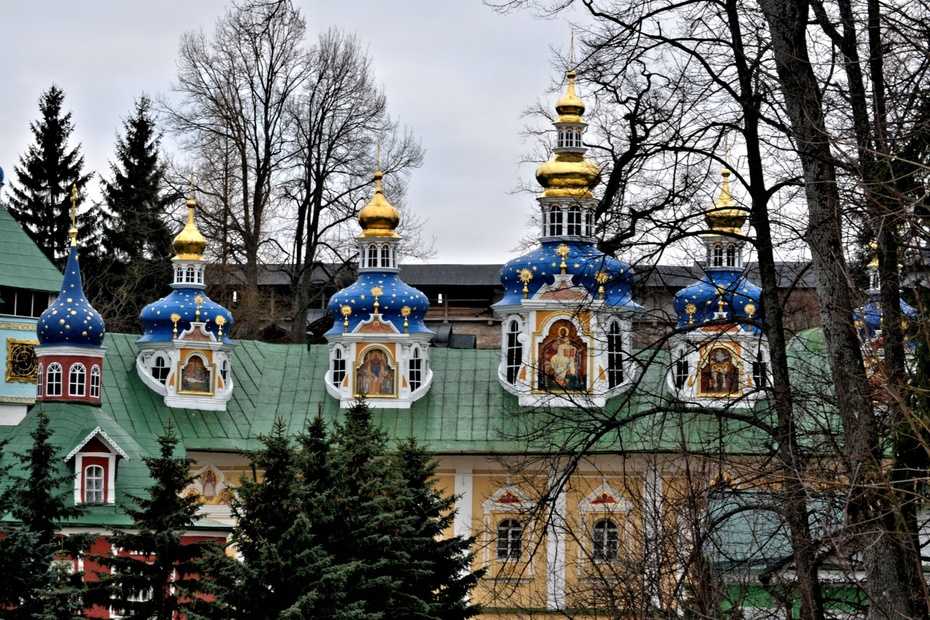 Псково-печерский монастырь - достопримечательность с богатой историей