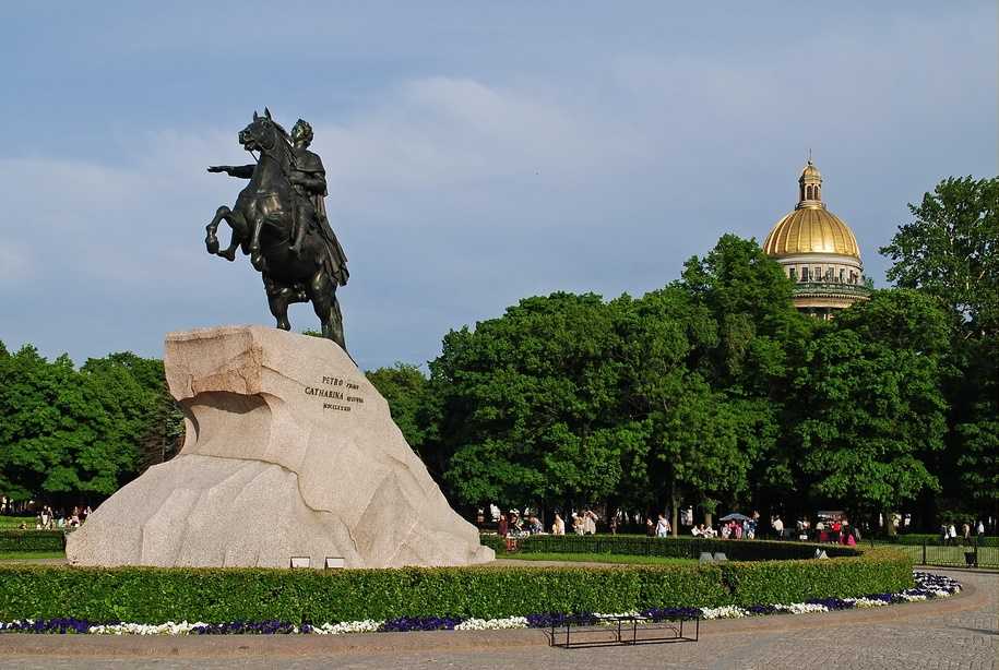 Три главные площади петербурга: дворцовая, исаакиевская и сенатская