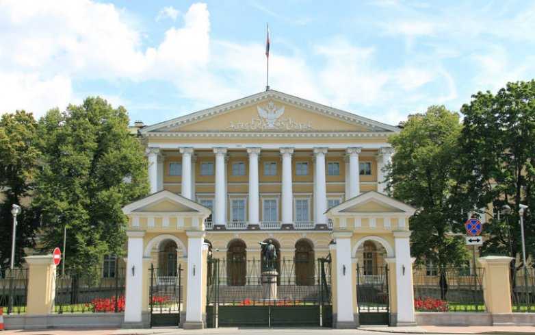 Смольный в санкт-петербурге: институт благородных девиц (музей) и сад-партер