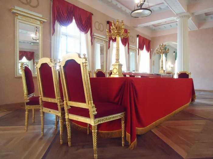Императорский Царскосельский лицей был учрежден в 1810 г. для дворянских детей как элитарное закрытое учебное заведение...