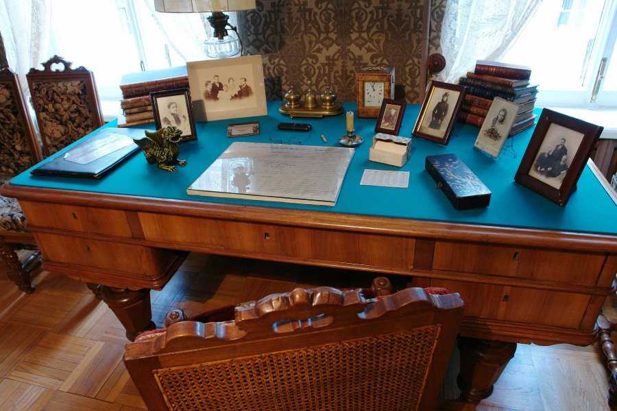 Музей-квартира Римского-Корсакова — мемориальный музей, посвященный биографии и творческому пути великого русского композитора и истории его семьи.