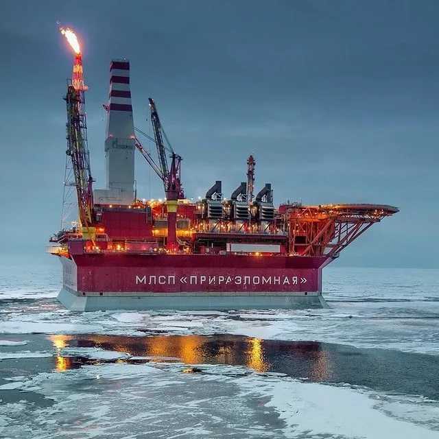 Приразломная — ледостойкая нефтяная платформа, предназначенная для разработки Приразломного месторождения в Печорском море. На сегодняшний день это единственная платформа, ведущая добычу нефти на российском арктическом шельфе. Приразломное месторождение б