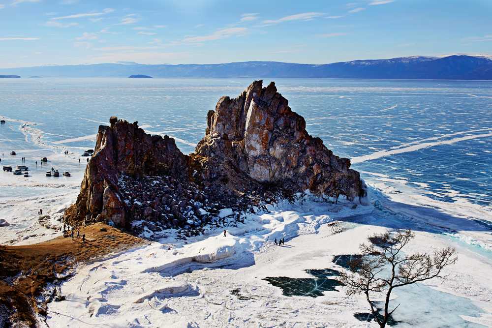 Ольхон – самый большой из островов в акватории озера Байкал, его географический и сакральный центр. Этот участок суши, напоминающий своей формой очертания самого Байкала, издавна окутывает аура таинственности. Загадочная история, богатейшая природа, много