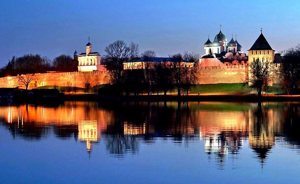 Великий Новгород – один из древнейших городов России, чью историю можно изучать по улицам, а характер – по самим обитателям. В прошлом главное торжище Руси, так превозносимое европейскими купцами, сегодня превратилось в настоящий музей под открытым небом,
