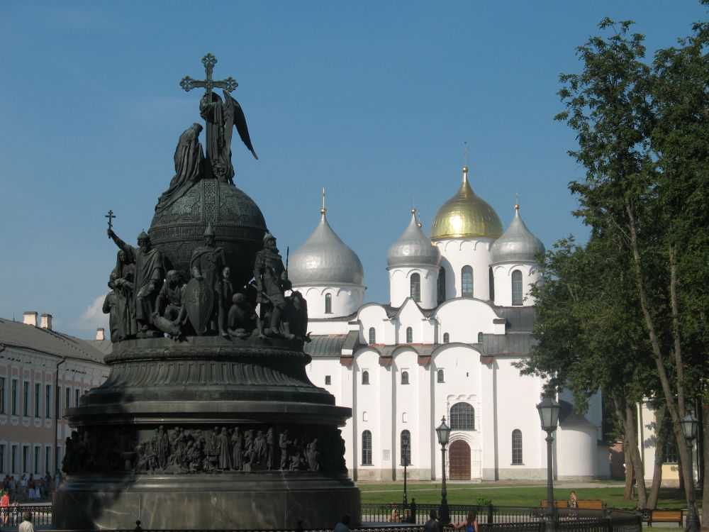 Памятник тысячелетие россии в великом новгороде | олег горемыкин