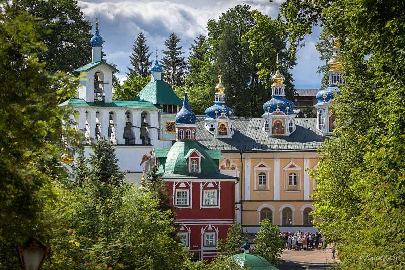 Псково-печерский монастырь: история, адрес, как добраться и официальный сайт