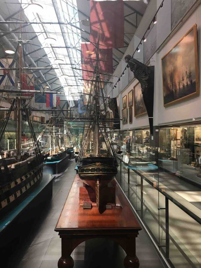 Центральный военно-морской музей — крупнейший морской музей мира, который возник из коллекции моделей кораблей еще в петровское время...
