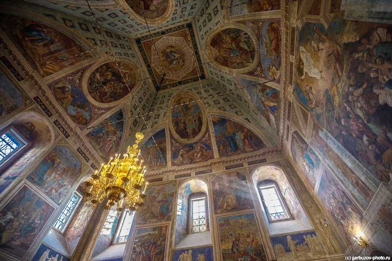 Трапезная палата с воскресенской церковью спасо-преображенского монастыря