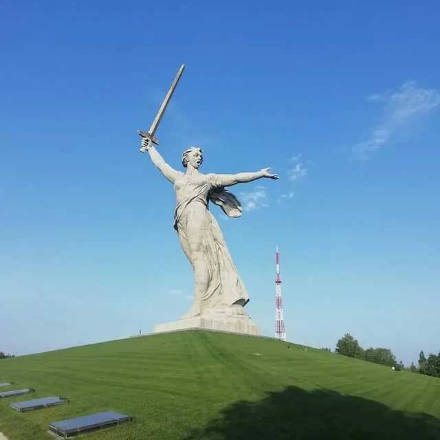 «родина-мать зовет» – главный памятник защитникам сталинграда на мамаевом кургане