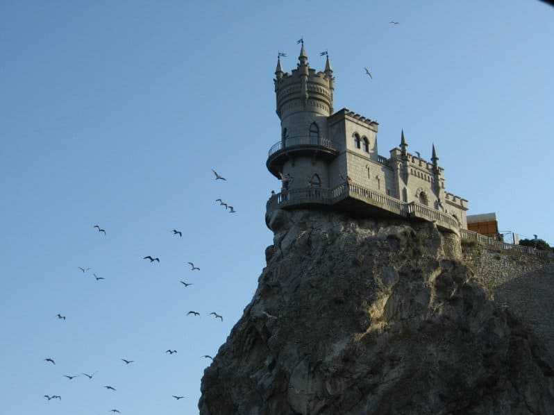 Ласточкино гнездо в крыму — замок, парящий между небом и морем