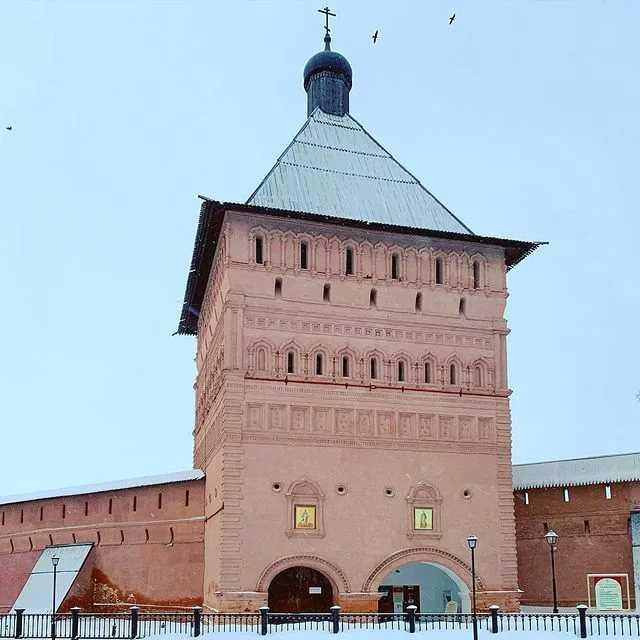 Суздаль. спасо-евфимиев монастырь. стены, башни, окружающая территория