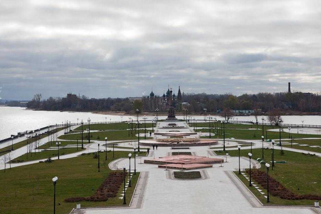 Парк стрелка в ярославле: где погулять, фонтаны, история, фото