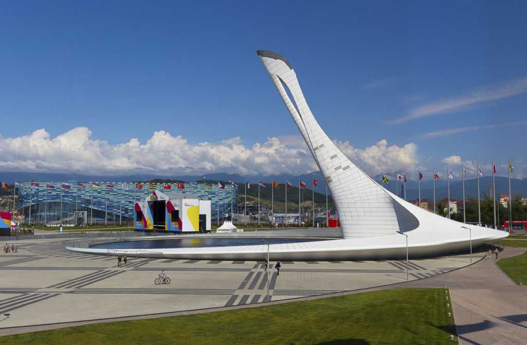 Олимпийский парк Сочи представляет собой грандиозный комплекс сооружений, возведенных для проведения XXII зимних Олимпийских игр, которые состоялись в 2014 году.