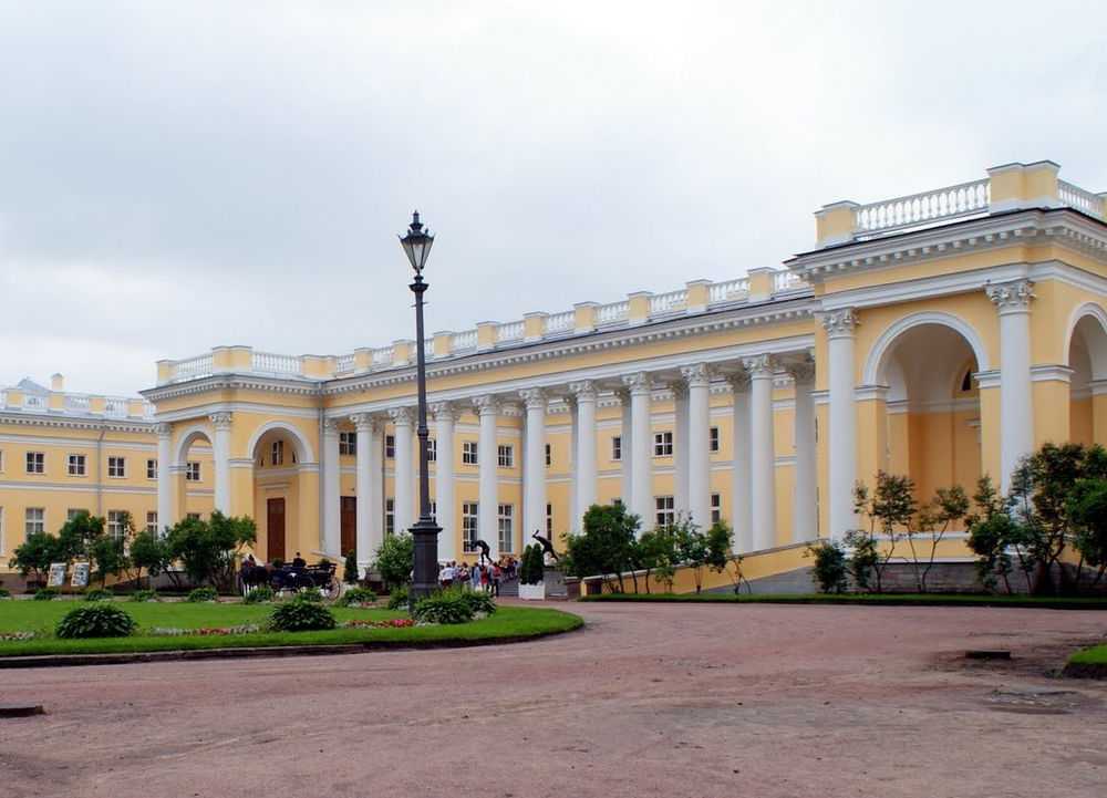 Александровский дворец в царском селе в пушкине