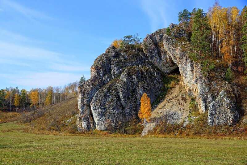 Шульган-Таш — знаменитый природный биосферный заповедник России, расположенный в западных предгорьях Южного Урала, густо поросших смешанным лесом и испещренных сетью стремительных рек. Заповедник Шульган-Таш – одна из туристических изюминок Республики Баш