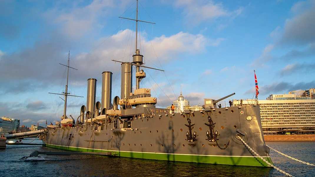 Крейсер «Аврора» интересен и как один из старейших в мире сохранившихся паровых военных кораблей, и как свидетель и участник революционных событий..