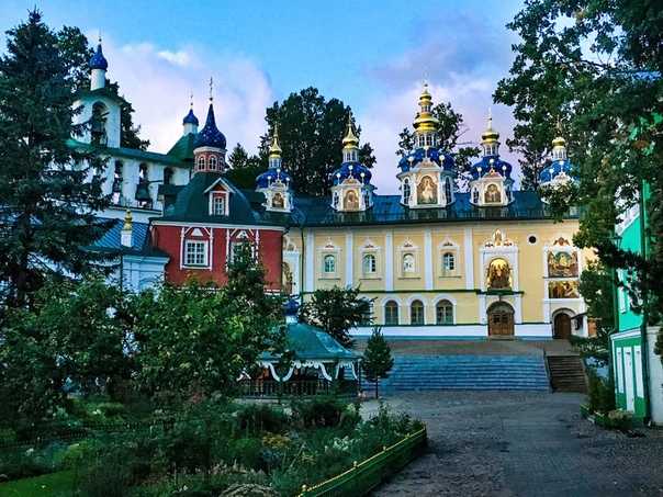Свято-успенский псково-печерский монастырь - северо-западный рубеж православия