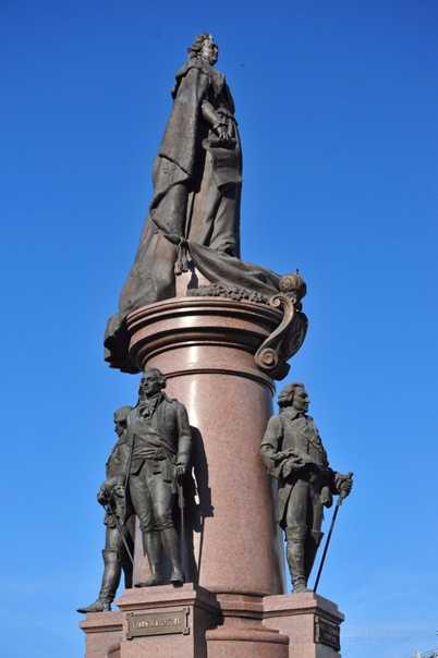 Исторический памятник екатерине ii в санкт-петербурге -