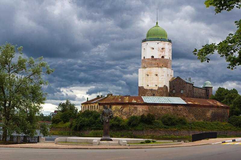 Часовая башня в выборге (ленинградская область - россия)