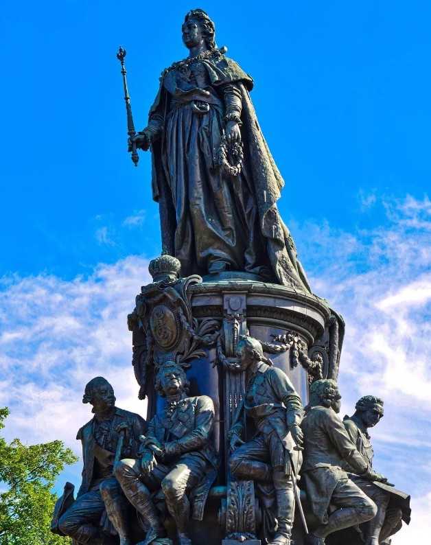 Памятник Екатерине II — монумент на площади Островского в Санкт-Петербурге, установленный в честь императрицы в 1873 году. Идея возведения скульптурной композиции возникла еще в 1860-х годах, что могло бы быть приурочено к 100-летию восшествия на престол