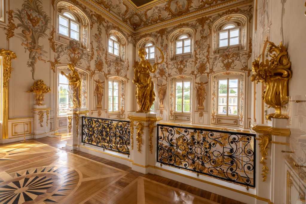 Залы большого дворца, петергоф (санкт-петербург)