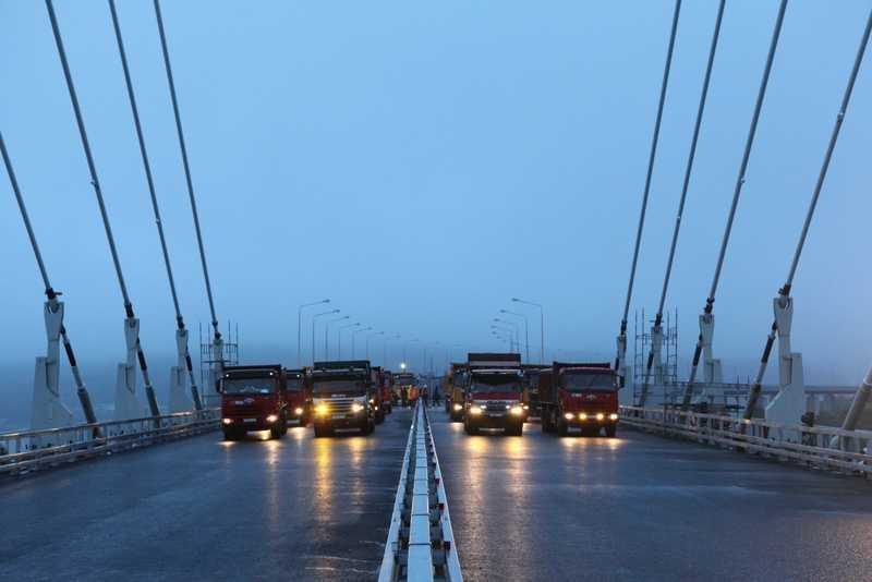 Мост на русский назвали «бесполезным сооружением за $1 млрд» | общество:люди | общество | аиф владивосток
