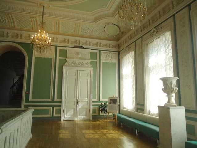 Аничков дворец в городе санкт-петербург