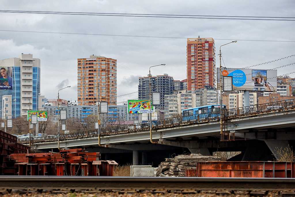 Некрасовская владивосток. Некрасовский мост Владивосток. Некрасовский путепровод Владивосток. Некрасовский мост на путепроводе во Владивостоке. Некрасовская развязка Владивосток.