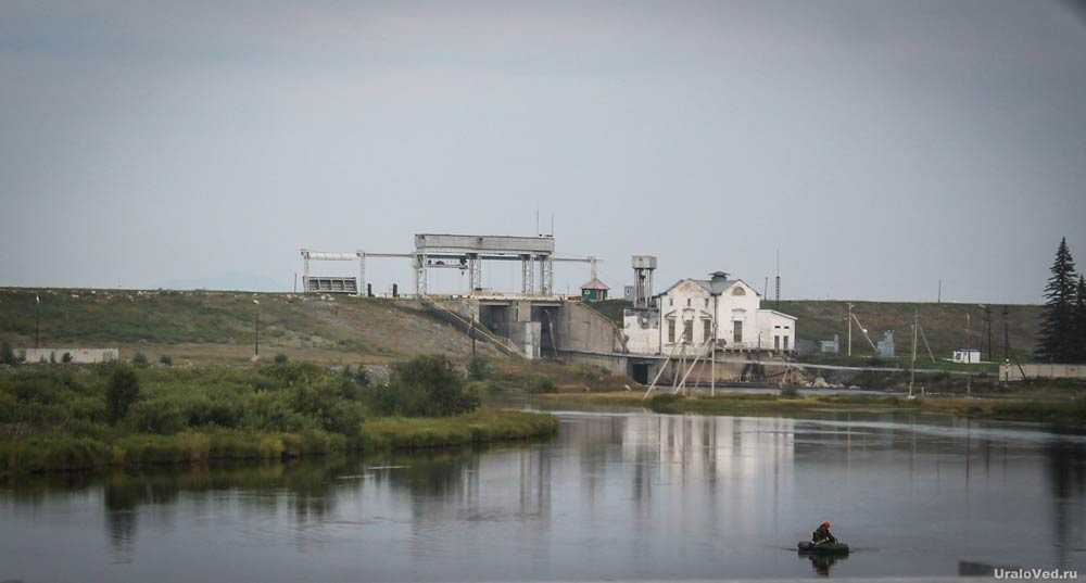 Озеро Аргази расположено в Челябинской области, в западной части Аргаяшского района, в нескольких километрах от города Карабаша. Это водоем искусственного происхождения, созданный в процессе возведения на реке Миасс Аргазинской ГЭС в 1939-1946 гг. Вокруг
