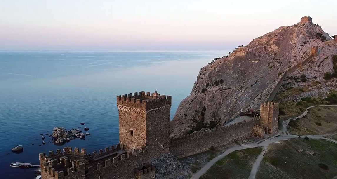 Генуэзская крепость в судаке. путешествие в средневековье. фото