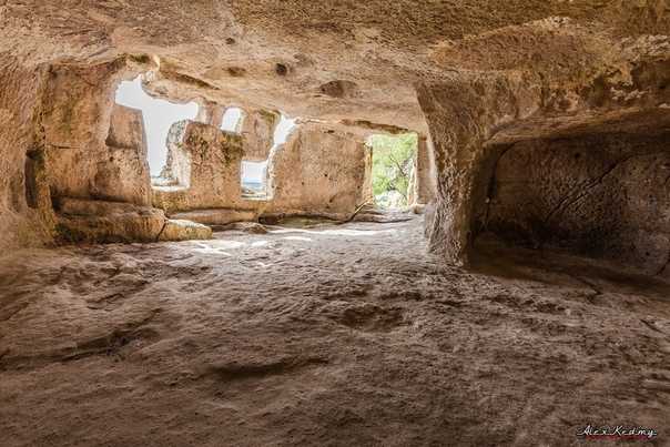 Пещерный город чуфут-кале в бахчисарае