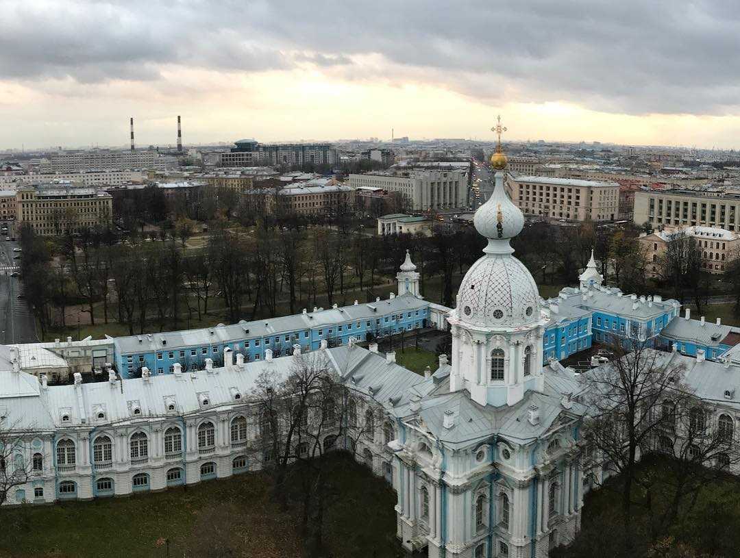 Смольный собор Санкт Петербург новогодний