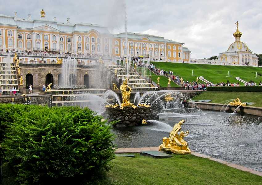 Петергоф: фонтаны, парки и дворцы