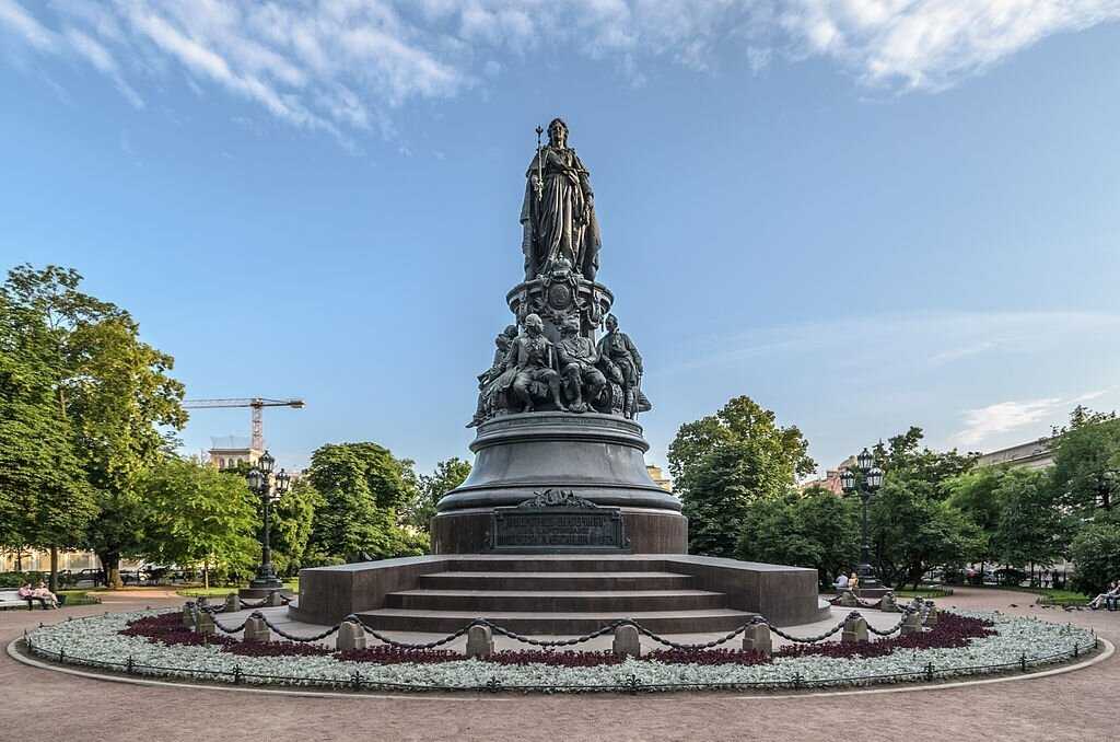 Памятник екатерине второй