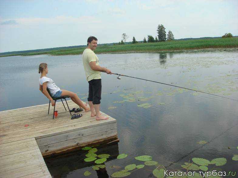 Озеро селигер рыбалка. Рыбалка в Тверской области на Селигере. Озеро Селигер рыбные места. Озеро Селигер Рыбак.