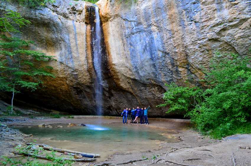 Водопад козырёк — сокровище байдарской долины