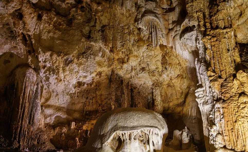 Эмине-баир-хосар (мамонтовая пещера). крым