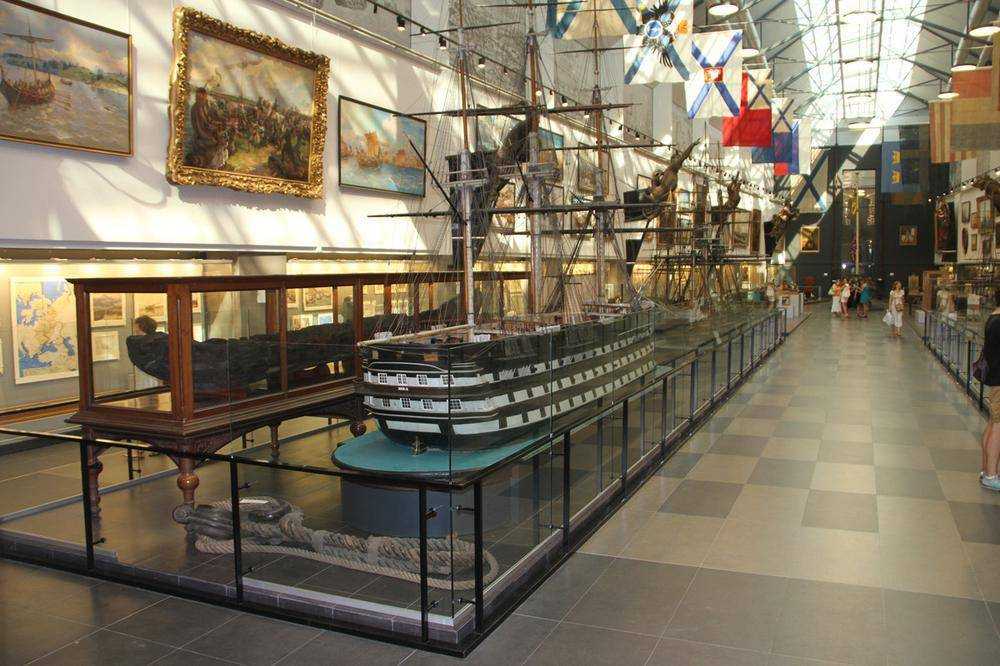Центральный военно-морской музей. картины айвазовского