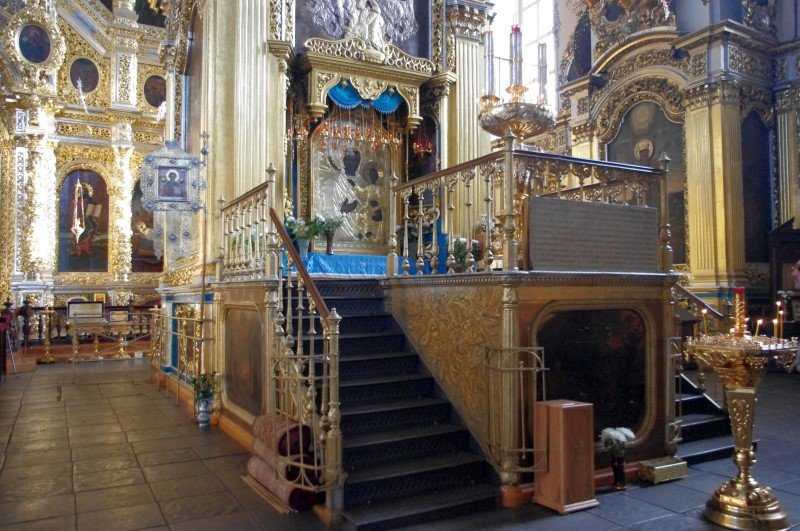 Смоленская церковь — один из самых старых православных храмов Санкт-Петербурга, расположенный на территории Смоленского кладбища. Согласно преданию, в возведении церкви принимала участие почитаемая верующими Ксения Петербуржская.
