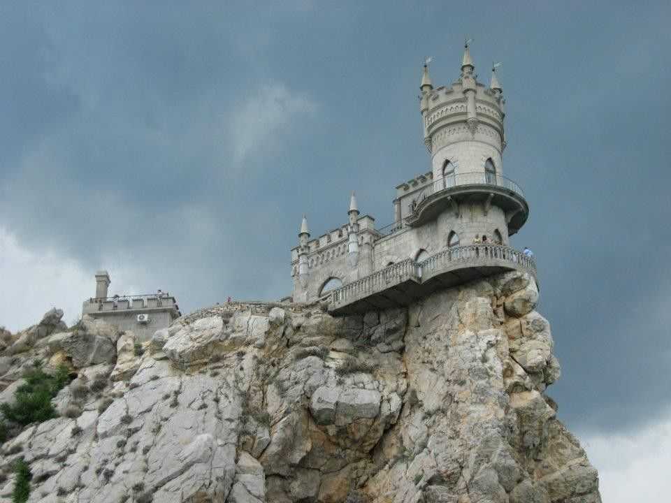 «ласточкино гнездо» в крыму (49 фото): в каком городе находится? описание и история создания, экскурсия внутри замка и достопримечательности