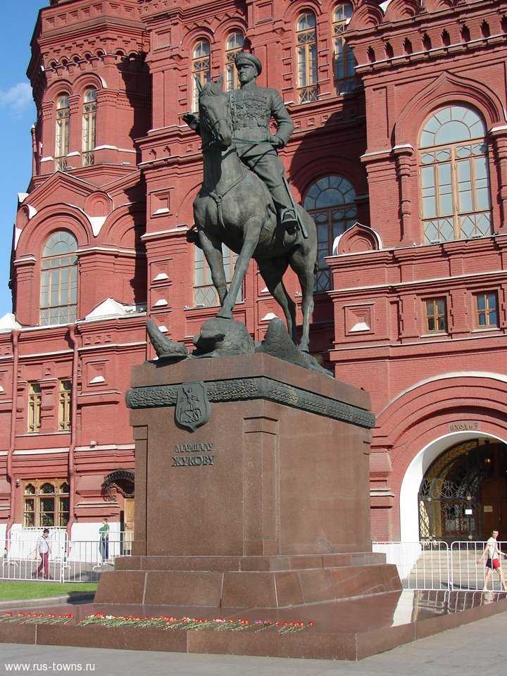 10 самых известных памятников россии