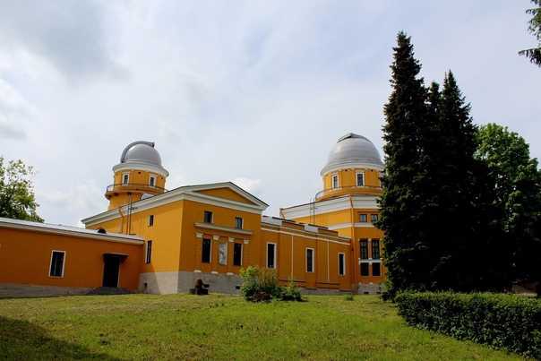 Пулковская обсерватория — основная астрономическая обсерватория Российской академии наук, расположенная в 19 км к югу от центра Санкт-Петербурга. Она была открыта 7 августа 1839 года под руководством учёного-астронома В. Я. Струве. Тогда в обсерватории ра