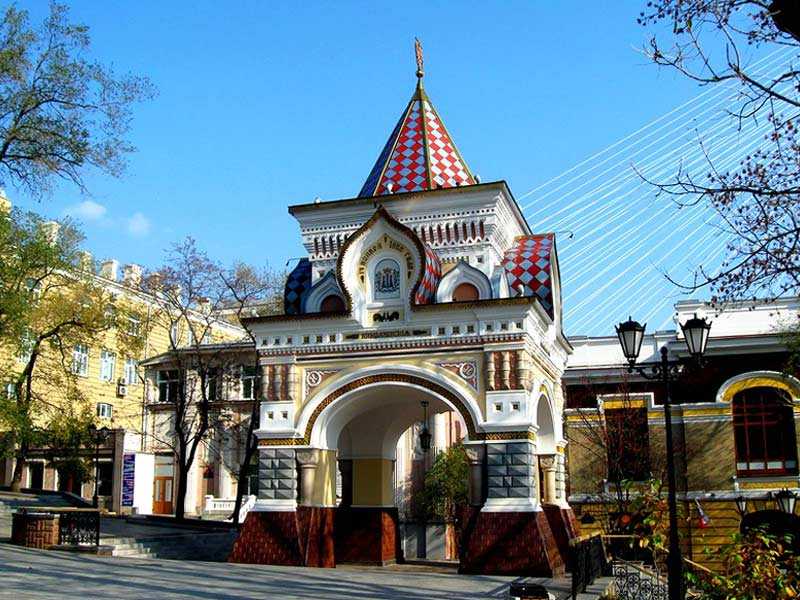Николаевские триумфальные ворота во владивостоке